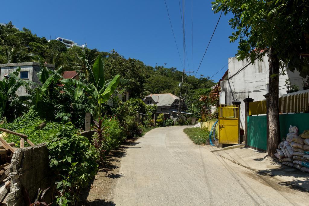Koko'S Place Diniwid Balabag  エクステリア 写真